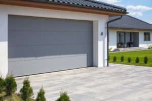 Polbruk_Magna(3) Jak zaprojektować aranżację strefy wejściowej w stylu nowoczesnym? Minimalistyczne, o prostych bryłach, z dużymi powierzchniami przeszklonymi na elewacji – tak prezentuje się większość domów zbudowanych w stylu nowoczesnym